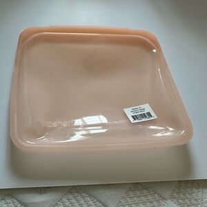 Silicone👜 sandwich container.